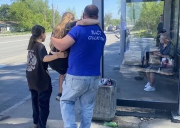 МАСС спешит на помощь: спасатели помогли девочке, застрявшей в старом мосту