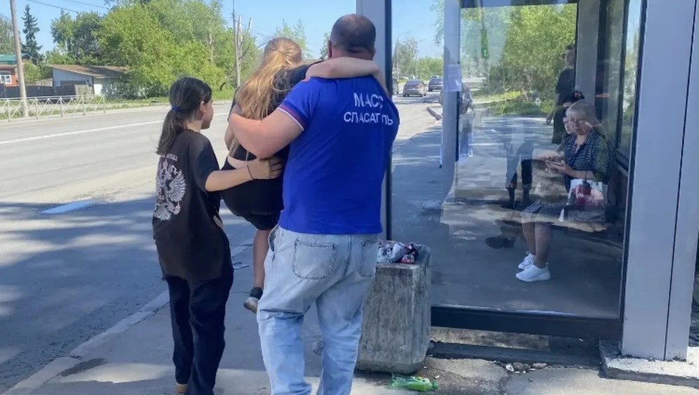 МАСС спешит на помощь: спасатели помогли девочке, застрявшей в старом мосту