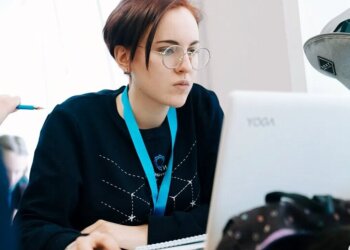 Магистрантка НГУ выиграла международный хакатон в Америке с ИИ-проектом о долголетии
