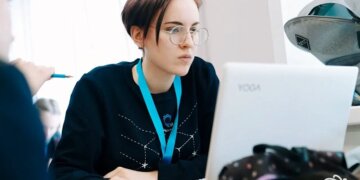 Магистрантка НГУ выиграла международный хакатон в Америке с ИИ-проектом о долголетии