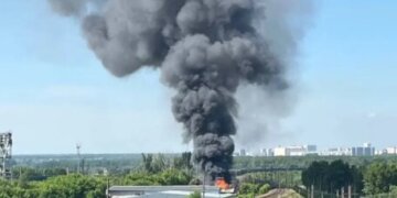 Столб чёрного дыма поднялся над разъездом Иня в Новосибирске