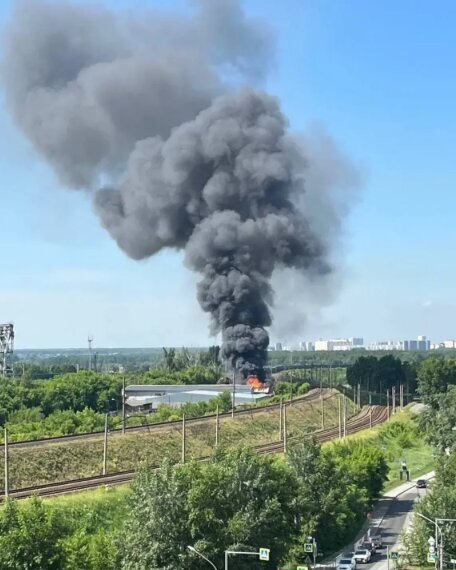Столб чёрного дыма поднялся над разъездом Иня в Новосибирске