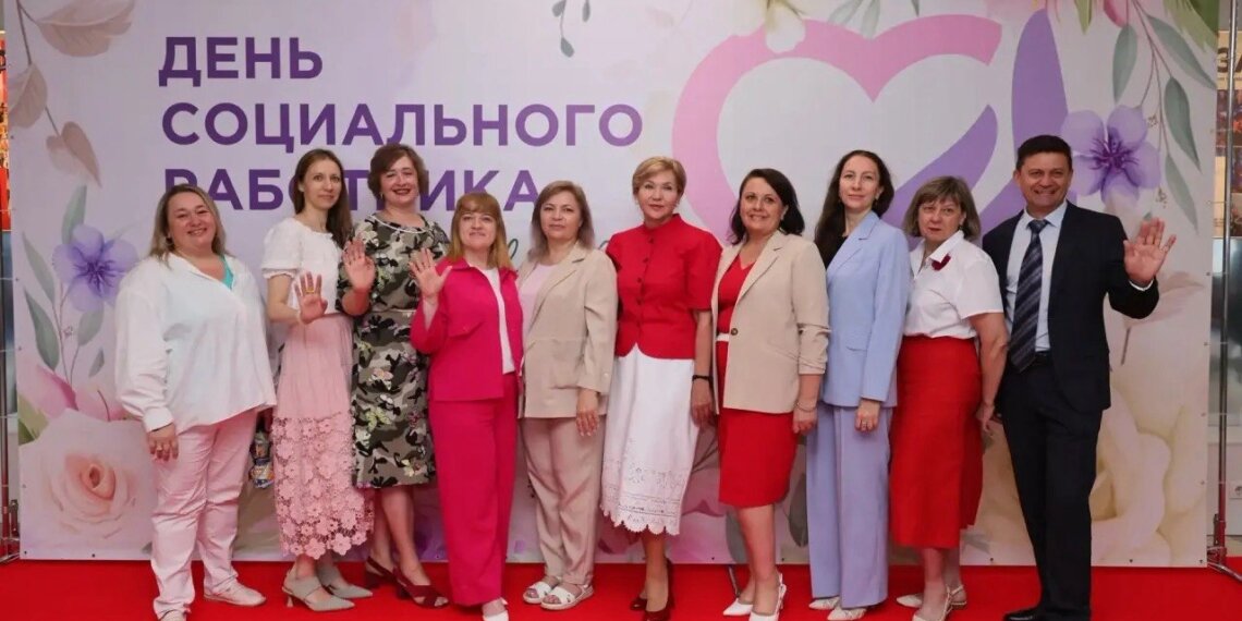 «Вы — передовая линия помощи»: в Новосибирске чествовали социальных работников