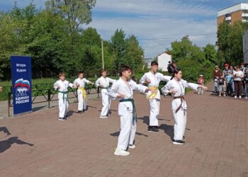 Чемпионский пример: депутат Совета депутатов города Новосибирска устроил праздник для школьников своего округа