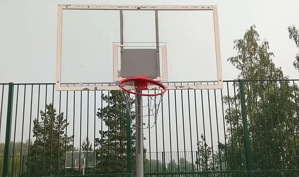 В новосибирском парке снова повредили спортивное оборудование