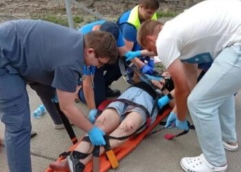 Спасатель МАСС помог упавшей на пути женщине на станции Обском море