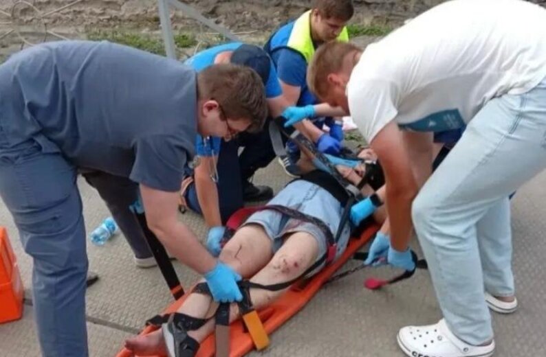 Спасатель МАСС помог упавшей на пути женщине на станции Обском море