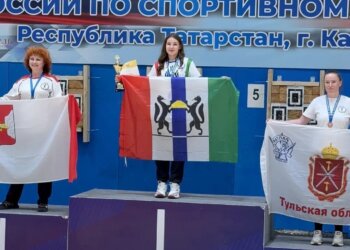 С ней не шути: новосибирская девушка лучшая в России по спортивному метанию ножа