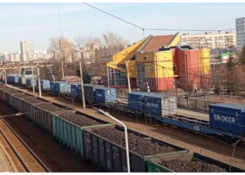 На улице Петухова временно ограничат движение у железнодорожного переезда