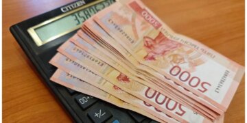 Лже-сотрудник ФСБ и три его подельника обманули сибиряков на 10 млн рублей через МАХ