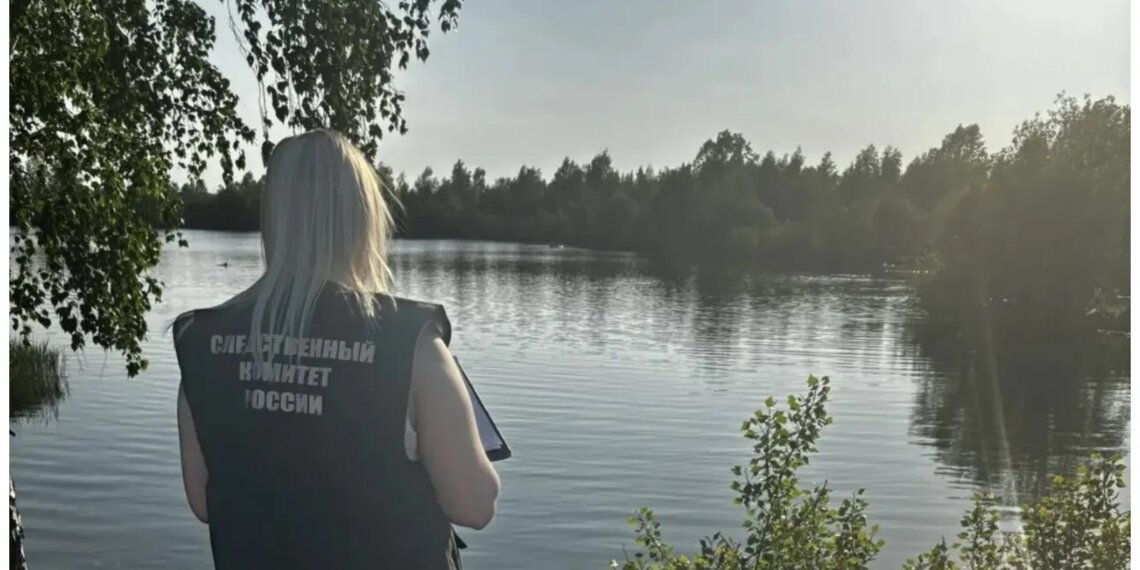 Красноярский подросток оказался один на озере и утонул