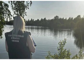 Красноярский подросток оказался один на озере и утонул