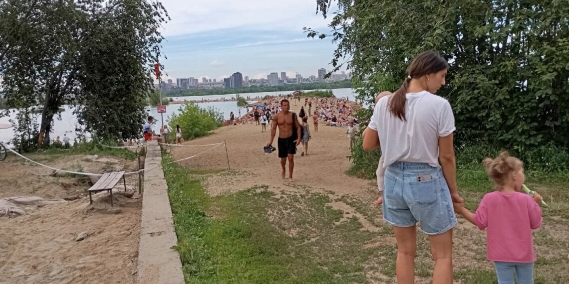 Новосибирские спасатели помогли ребёнку