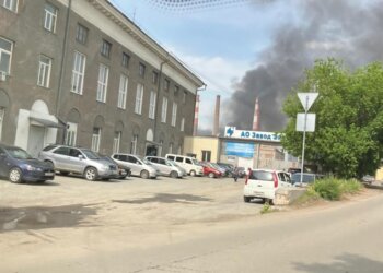 Крупный пожар возник в Заельцовском районе Новосибирска