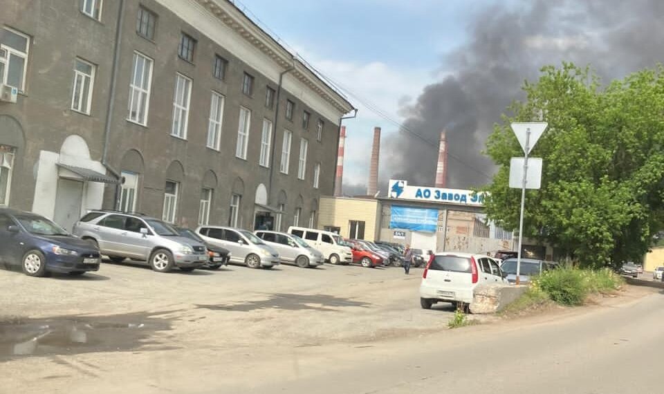 Крупный пожар возник в Заельцовском районе Новосибирска