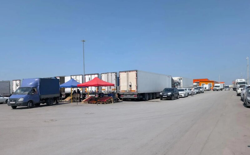 СК обнаружил мигрантов, нарушивших режим пребывания, на рынках Новосибирска