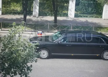 Спецборт, кортеж с флагами и Aurus: в Иркутск, предположительно, прибыл Владимир Путин