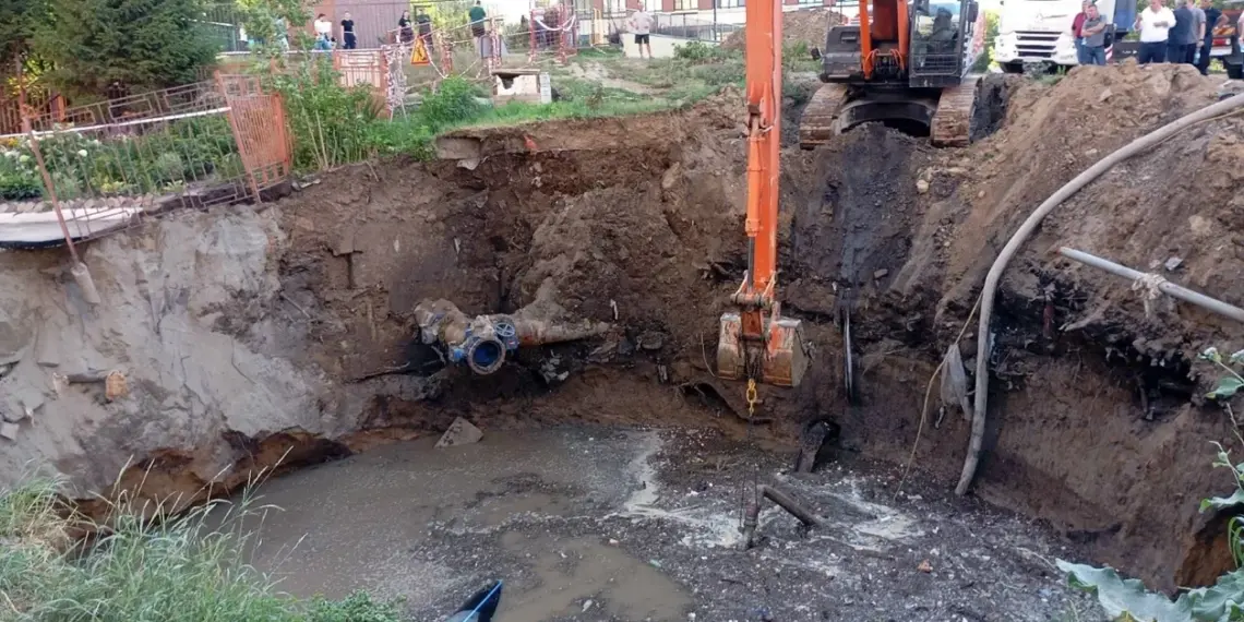 В Новосибирске назвали сроки возвращения воды после провала в Горском