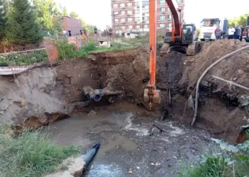 В Новосибирске назвали сроки возвращения воды после провала в Горском