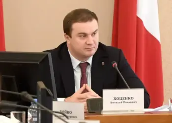 Губернатор Хоценко подтвердил атаку беспилотников на Омский НПЗ: пострадавших нет