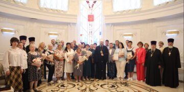 Награды, праздники и тёплые слова: Новосибирская область отметила День семьи, любви и верности