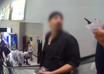 Курил в небе над Сибирью: пассажира рейса Южно-Сахалинск — Новосибирск оштрафовали за пар в салоне