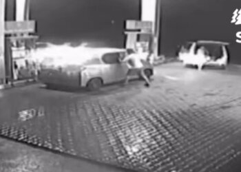 «Прыгал на капот и долбился в салон»: на заправке под Новосибирском мужчина избил женщину