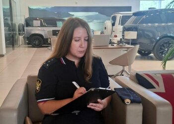 Судебные приставы арестовали два автомобиля и автомойку в новосибирском автосалоне из-за спора с покупателем