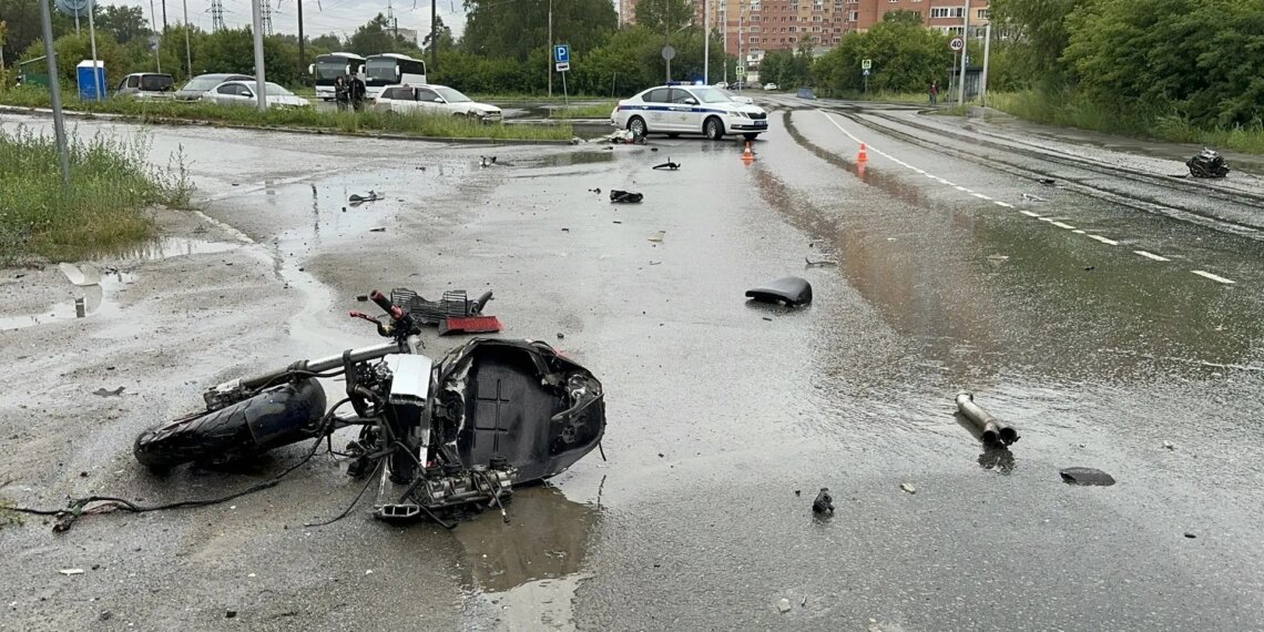 Мотоциклист погиб при столкновении со столбом в Советском районе