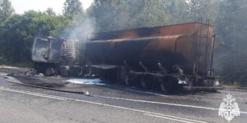 Под Кемерово загорелся бензовоз: пожар тушили больше часа