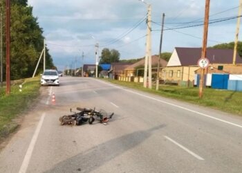 Смертельное ДТП в Болотном: водитель электроскутера погиб при опрокидывании