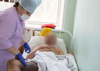 Житель Новосибирской области попал в больницу Барнаула после встречи со змеёй