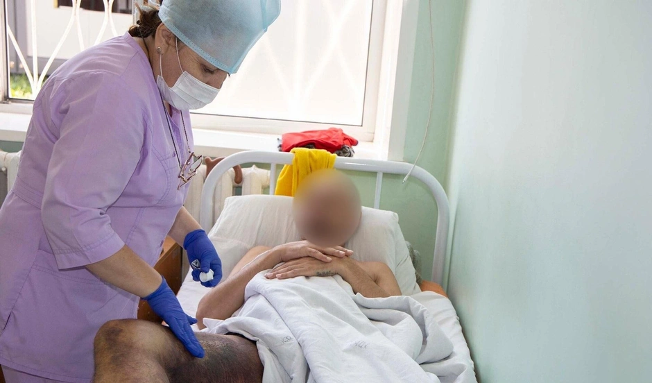 Житель Новосибирской области попал в больницу Барнаула после встречи со змеёй