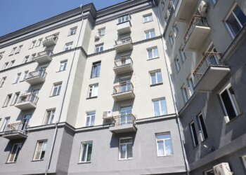 Сталинский ампир и конструктивизм: как в Новосибирске ремонтируют фасады зданий