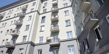 Сталинский ампир и конструктивизм: как в Новосибирске ремонтируют фасады зданий