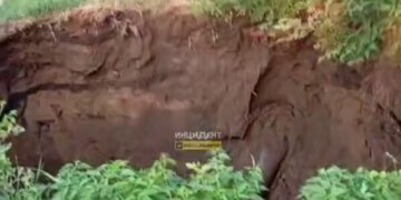 Гигантский провал грунта оставил левобережье Новосибирска без воды