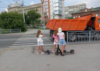 Автоледи против детей: две похожие аварии произошли в Новосибирске в понедельник