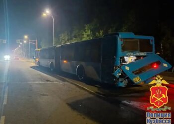 Грузовик врезался в автобус с 50 пассажирами под Кемерово: четверо пострадали