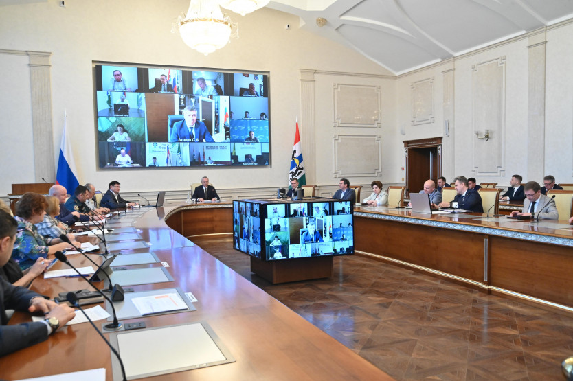 Бесперебойное снабжение горючим транспорта для доставки питания в магазины налажено в Новосибирской области