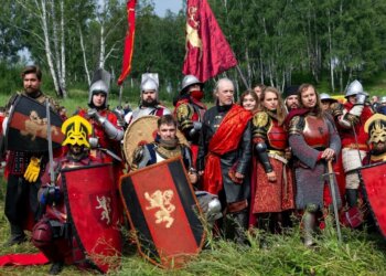 Новосибирские реконструкторы рассказали, сколько готовы тратить на своё хобби