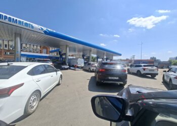 Ужаться и потерпеть: губернатор попросил министров меньше ездить в командировки на машинах