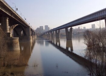 На Коммунальном мосту в Новосибирске уложат новый асфальт