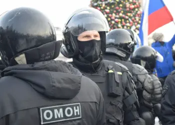 Под Новосибирском мигранты пытались прорвать оцепление во время рейда