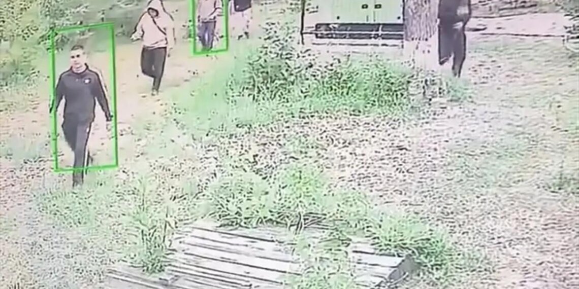 Восемь суток поисков в Туве: толпа штурмовала частный дом, а волонтёры ворвались в колонию