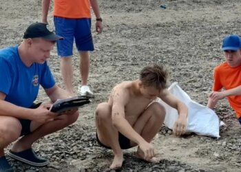 Ни ума, ни страха: не умеющий плавать подросток зачем-то полез в воду