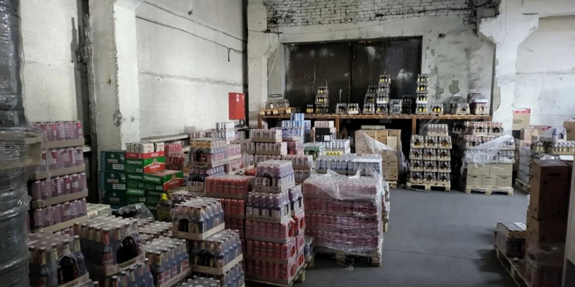 55 тысяч бутылок контрафакта: в Новосибирске накрыли склад пива на 2 млн рублей