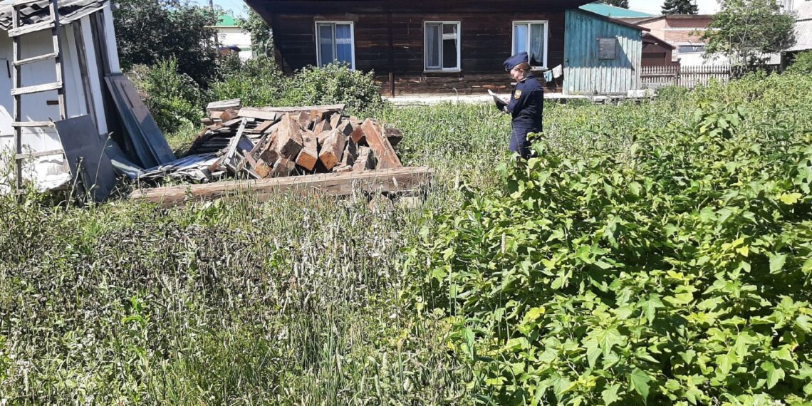 Соседи в Маслянино судились из-за забора и построек — одному придётся заплатить 9000 рублей