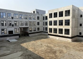 Большая школа на улице Большой готова наполовину