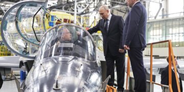 Путин посетил Иркутский авиазавод и оценил серийное производство МС-21