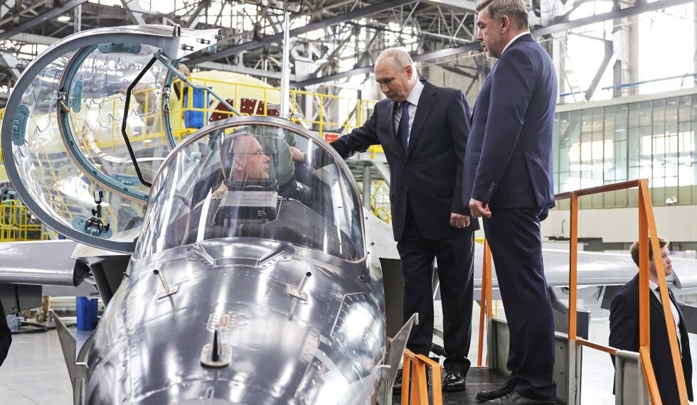 Путин посетил Иркутский авиазавод и оценил серийное производство МС-21